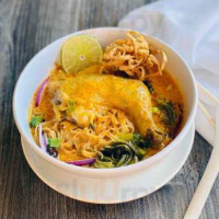 Rosniyom Thai Street Food food