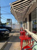 Barrier Island Burgers outside