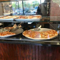 Montes Pizzeria food