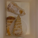 Uncle Chuang's Bakery Dentro