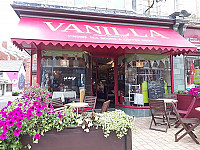 Vanilla Artisan Bakery outside