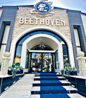 Beethoven And Cafe outside