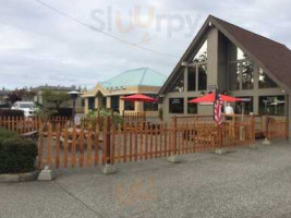 Penn Cove Brewing Co. Coupeville Brewery Taproom outside