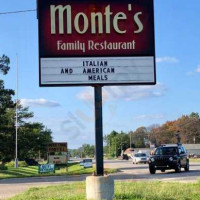 Monte's Family outside