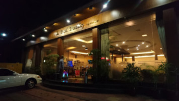 Royal Mandalay Café outside