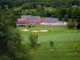 The Quechee Club outside