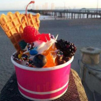 Beach N Yogurt food