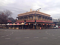The Lion Hotel outside