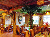 Viet Long Restaurant inside
