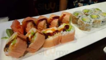 U-me Sushi food