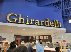 Ghirardelli Chocolate Outlet Ice Cream Shop food