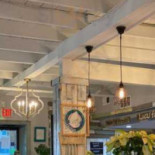 Simple Eats Dentro