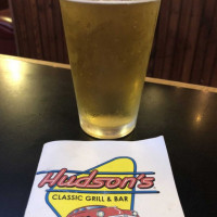 Hudson's Classic Grill inside