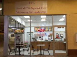 Le's Sandwiches Cafe inside