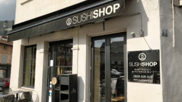 Sushi Shop outside