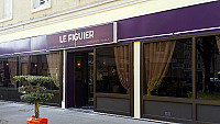 Le Figuier outside