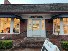 Helen Bernhard Bakery outside