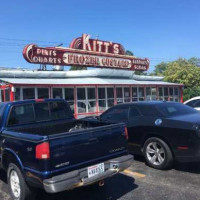 Kitt's Frozen Custard outside