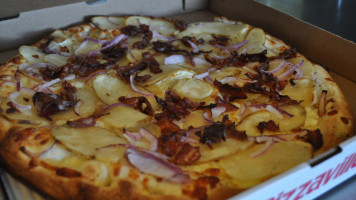 Pizzaville Pizza & Panzerotto food