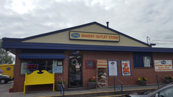 Franz Bakery Outlet Store outside