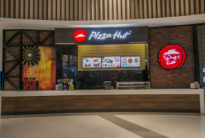 Pizza Hut outside