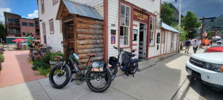 Foote's Rest Sweet Shoppe Eatery outside