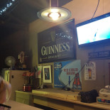 Back Street Pub Dentro