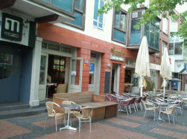 Sam's Café outside