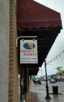 Fredo's Deli outside