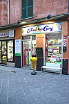 Gelateria 5 Terre outside