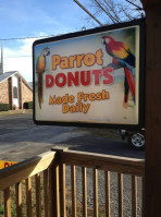 Parrot Donuts outside