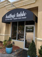 Kathy's Table outside