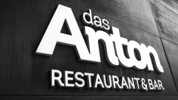 & Bar Das Anton food