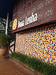 Dona Lenha outside