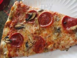 Yaghi's New York Pizzeria food