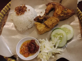 Ayam Goreng Ndeso Bu Linda food