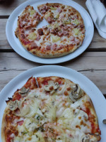 Anandas And Pizzeria food