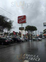 Steak 'N Shake outside