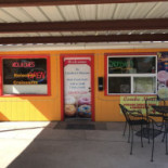 Lindsey's Donuts Dentro