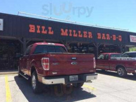 Bill Miller -b-q outside