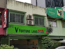 V Fortune Land Vegetarian Cafe outside