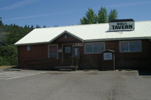 Willie's Tavern outside