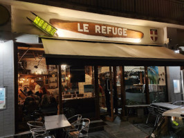 Le Refuge inside