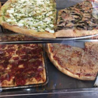 3 Luigis Pizzeria food