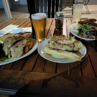 Dingo Pub food