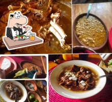 La Birria De Las 12 food