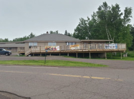 Earthwood Inn, Restaurant, Bar outside