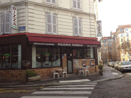 Pizza Verona outside