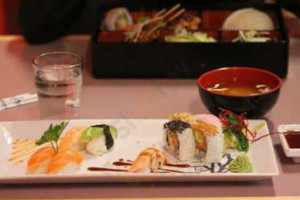 Yuyu Sushi food