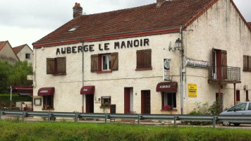 Auberge du Manoir outside